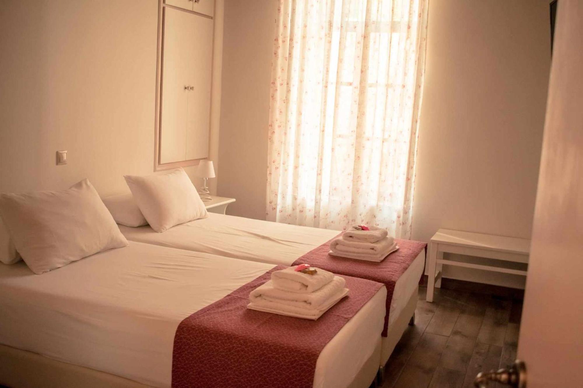 Hotel Kleanthe Chalki Town Exterior foto