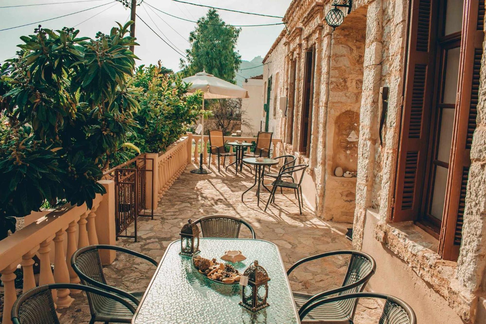 Hotel Kleanthe Chalki Town Exterior foto